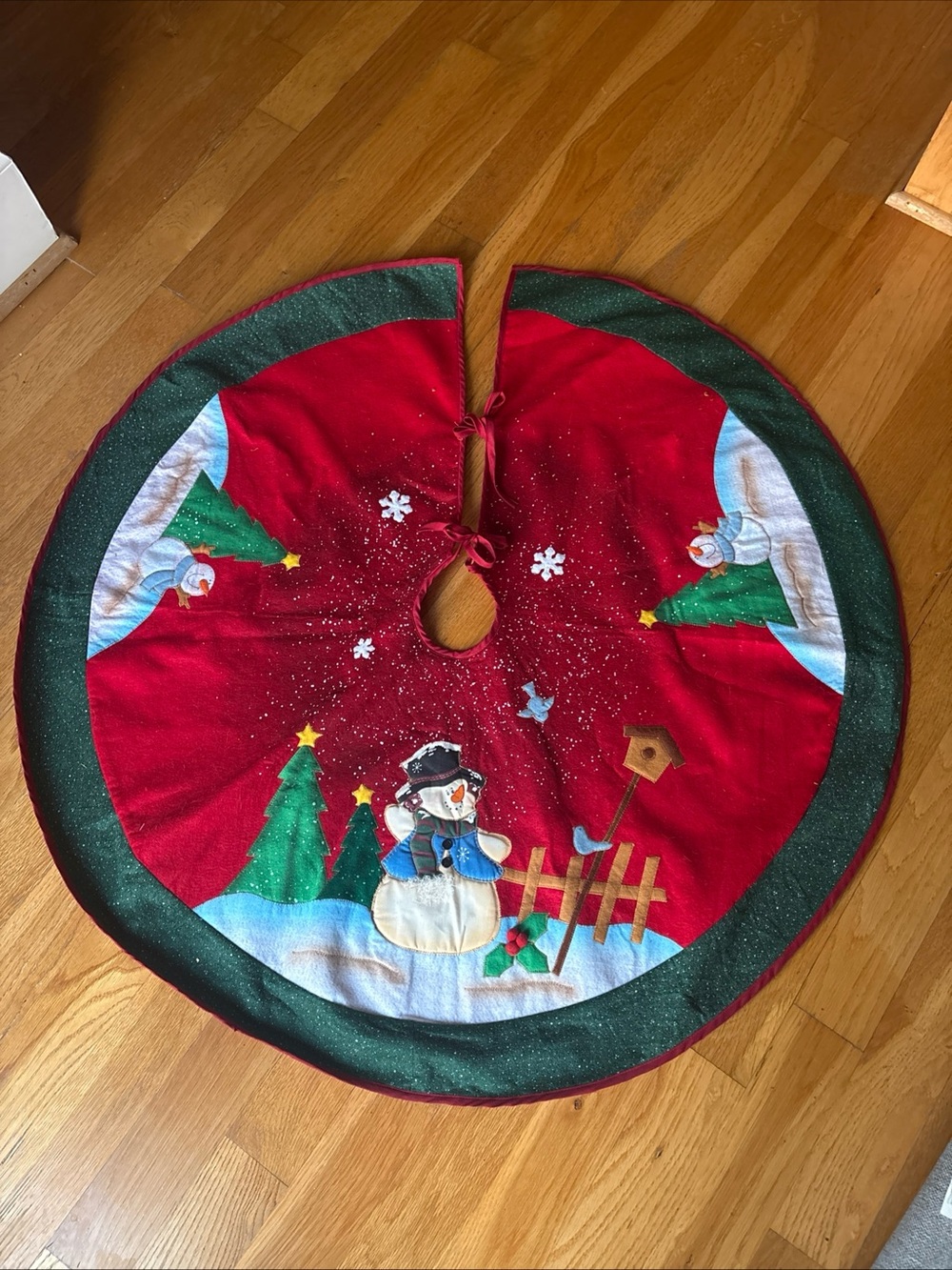 Red Snowman Tree Skirt with Green Border Vintage 42 inch country Christmas